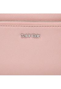 Calvin Klein Torebka Ck Must Camera Bag Lg Epi Mono K60K609895 Różowy. Kolor: różowy. Materiał: skórzane #5