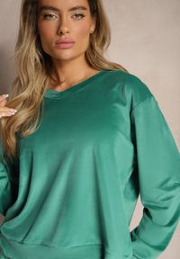 Renee - Zielony Komplet Dresowy z Weluru Luźna Bluza z Dekoltem w V i Elastyczne Spodnie z Kieszeniami Esparkia. Kolor: zielony. Materiał: welur, dresówka