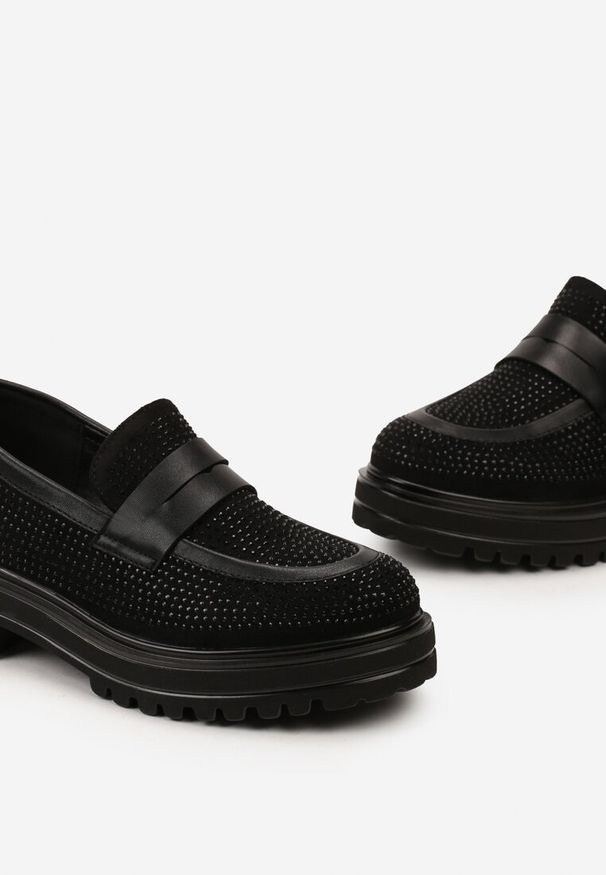 Born2be - Czarne Mokasyny z Cyrkoniami i Grubą Podeszwą Viviasella. Okazja: na co dzień. Kolor: czarny. Styl: elegancki, casual