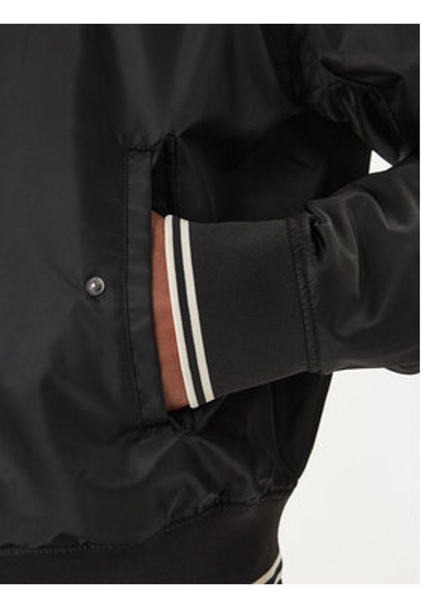 Armani Exchange Kurtka bomber XM002017 AF19828 UC001 Czarny Regular Fit. Kolor: czarny. Materiał: syntetyk