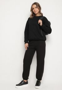 Born2be - Czarne Bawełniane Spodnie Dresowe ze Sznurkiem i Polarową Podszewką Saliavera. Okazja: na co dzień. Kolor: czarny. Materiał: polar, bawełna, dresówka. Styl: casual, klasyczny, sportowy #5