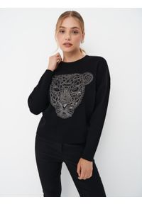 Mohito - Czarny sweter z cekinową aplikacją - Brązowy. Kolor: brązowy. Wzór: aplikacja #2