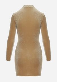 Born2be - Beżowa Welurowa Sukienka Mini z Frędzlami w Cyrkonie Finkara. Kolor: beżowy. Materiał: welur. Długość: mini #3