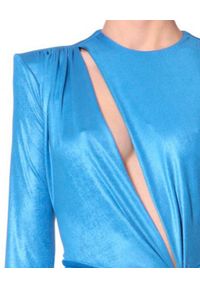 AGGI - Niebieska sukienka z rozcięciem Adriana. Kolor: niebieski. Materiał: materiał. Długość rękawa: długi rękaw. Styl: wizytowy. Długość: midi #5