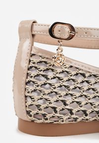 Renee - Jasnobeżowe Balerinki ze Skórzaną Wkładką i Metaliczną Ozdobą Dorialori. Zapięcie: sprzączka. Kolor: beżowy. Materiał: skóra. Wzór: aplikacja. Styl: elegancki #5