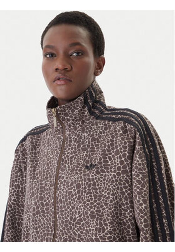 Adidas - adidas Kurtka jeansowa Firebird Aop KD2815 Brązowy Oversize. Kolor: brązowy. Materiał: bawełna