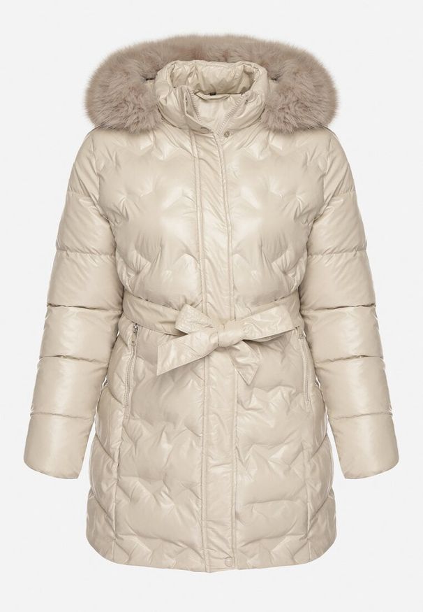 Born2be - Ciemnobeżowa Pikowana Kurtka z Kapturem z Futrem i Wiązanym Paskiem Zenilka. Okazja: na co dzień. Typ kołnierza: kaptur. Kolekcja: plus size. Kolor: beżowy. Materiał: futro. Styl: casual, elegancki