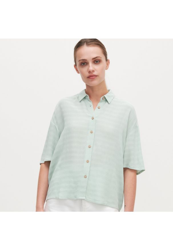 Reserved - Koszula ze strukturalnej tkaniny - Zielony. Kolor: zielony. Materiał: tkanina