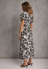 Renee - Czarna Taliowana Sukienka z Wiskozy z Kopertowym Dekoltem Jynaela. Typ kołnierza: dekolt kopertowy. Kolor: czarny. Materiał: wiskoza. Wzór: nadruk. Typ sukienki: kopertowe. Styl: boho #8