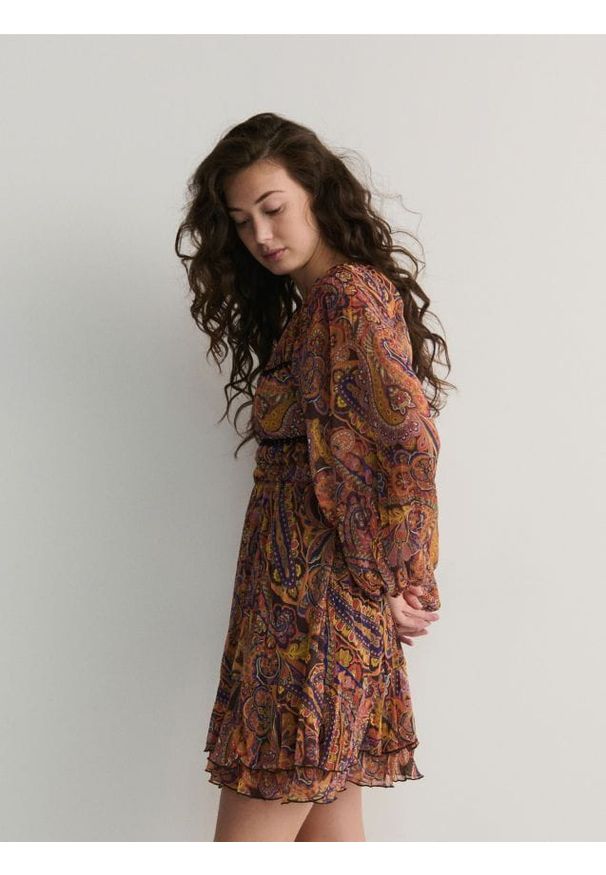 Reserved - Sukienka ze wzorem paisley - wielobarwny. Materiał: tkanina. Wzór: paisley