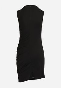 Born2be - Czarna Sukienka o Dopasowanym Fasonie z Marszczeniem z Boku Celsia. Kolor: czarny. Długość rękawa: bez rękawów. Styl: elegancki #6