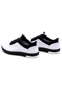 Polbut Buty męskie skórzane casual K24 białe z czarnym spodem czarne. Okazja: na co dzień. Zapięcie: bez zapięcia. Kolor: biały, wielokolorowy, czarny. Materiał: skóra. Styl: casual #8