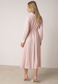 Born2be - Różowa Koszulowa Sukienka z Wiskozy z Ozdobnym Marszczeniem w Talii Batena. Okazja: na co dzień, na spotkanie biznesowe, do pracy. Kolor: różowy. Materiał: wiskoza. Typ sukienki: koszulowe. Styl: casual, biznesowy, elegancki, klasyczny #8