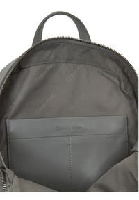 Calvin Klein Plecak Embossed Calvin Round Backpack K60K613185 Szary. Kolor: szary. Materiał: skóra #4