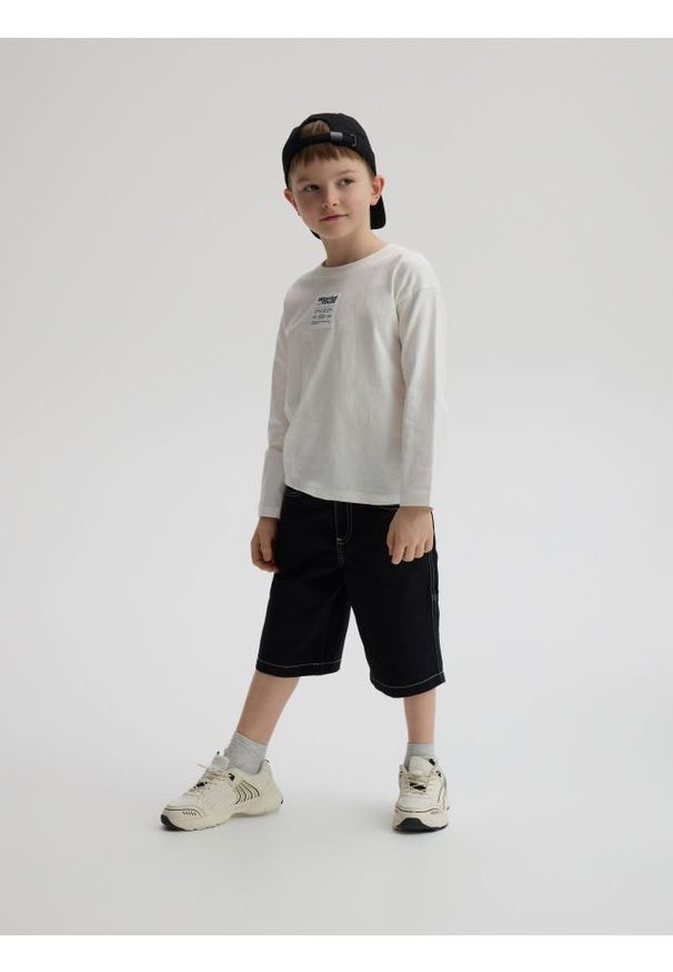 Reserved - Bawełniane szorty z przeszyciami - czarny. Kolor: czarny. Materiał: bawełna