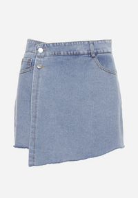 Born2be - Ciemnoniebieskie Jeansowe Szorty Imitujące Spódniczkę Mini z Asymetryczną Zakładką Moonfia. Kolor: niebieski. Materiał: jeans. Sezon: wiosna, lato. Styl: klasyczny #6