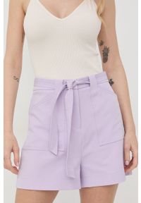 Guess szorty damskie kolor fioletowy gładkie high waist. Stan: podwyższony. Kolor: fioletowy. Materiał: tkanina, włókno. Wzór: gładki