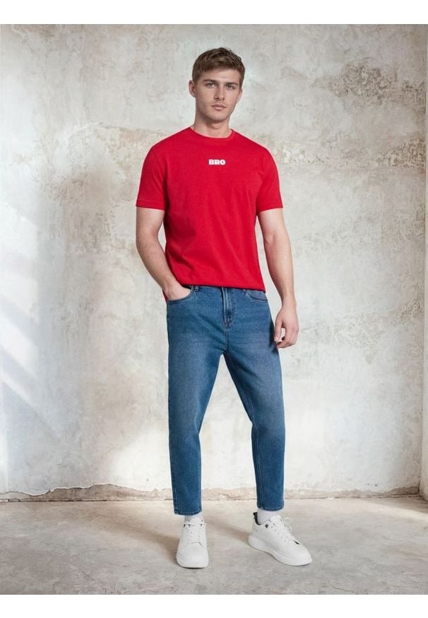 Sinsay - Jeansy carrot z efektem sprania - niebieski. Kolor: niebieski