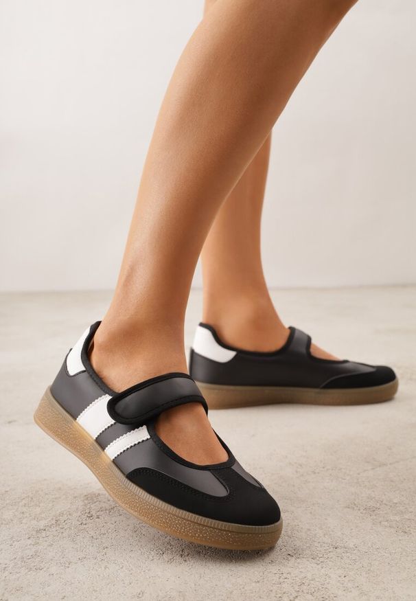 Renee - Czarne Tenisówki Sneakeriny z Paskiem na Rzep Pirel. Okazja: na co dzień. Zapięcie: rzepy. Kolor: czarny. Materiał: jeans, koronka. Wzór: gładki. Styl: sportowy, casual, elegancki