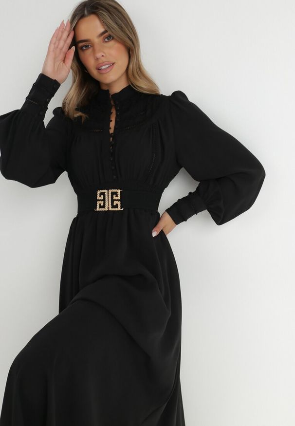 Born2be - Czarna Sukienka Laodyle. Typ kołnierza: kołnierzyk stójkowy. Kolor: czarny. Materiał: tkanina, poliester, koronka. Długość rękawa: długi rękaw. Wzór: ażurowy. Styl: retro, elegancki. Długość: maxi