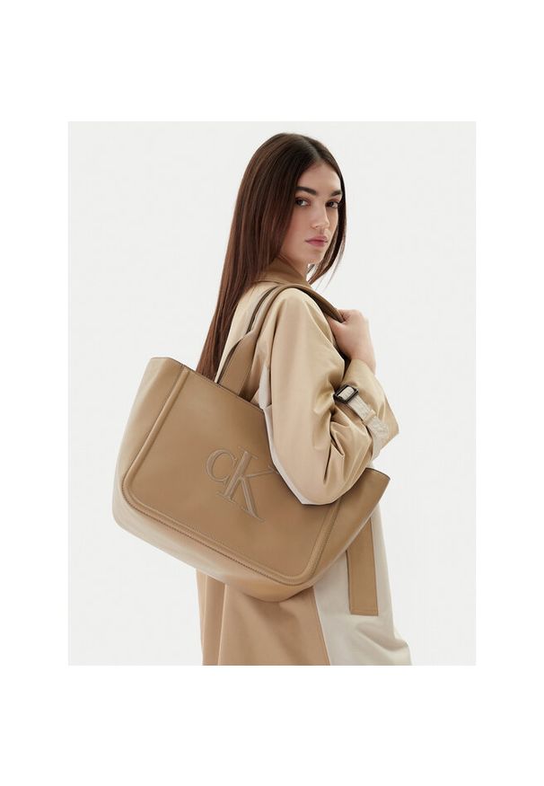 Torebka Calvin Klein. Kolor: beżowy