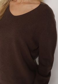 Born2be - Brązowy Sweter z Wiskozą i Wełną z Dekoltem w Serek Claida. Okazja: na co dzień. Typ kołnierza: dekolt w serek. Kolor: brązowy. Materiał: wełna, wiskoza. Styl: casual #3