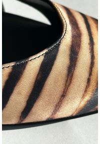 Just Cavalli - JUST CAVALLI Czarne damskie sandały Frina, Rozmiar 38. Kolor: czarny. Obcas: na obcasie. Styl: elegancki. Wysokość obcasa: niski #7