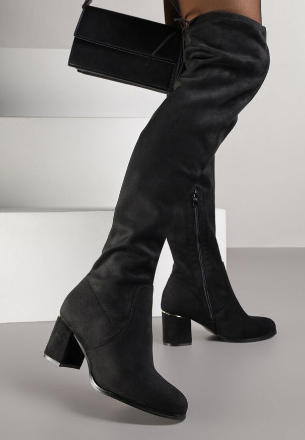 Renee - Czarne Kozaki Muszkieterki na Słupku z Wiązaniem z Tyłu Idivelle. Okazja: na randkę. Kolor: czarny. Wzór: kwiaty. Obcas: na słupku. Styl: klasyczny, elegancki