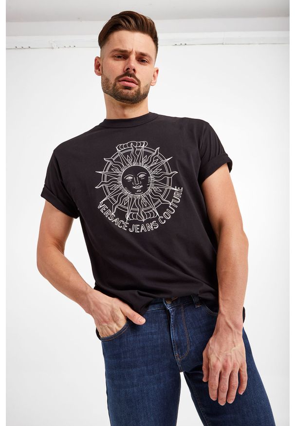 Versace Jeans Couture - T-shirt VERSACE JEANS COUTURE. Długość rękawa: krótki rękaw. Długość: krótkie. Wzór: nadruk