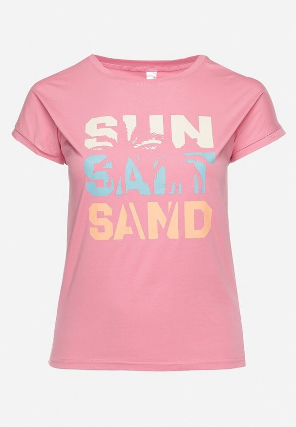 Born2be - Różowa Bluzka T-shirt z Napisem na Przodzie Vanneli. Okazja: na co dzień. Kolor: różowy. Materiał: materiał. Długość rękawa: krótki rękaw. Długość: krótkie. Wzór: napisy. Styl: casual