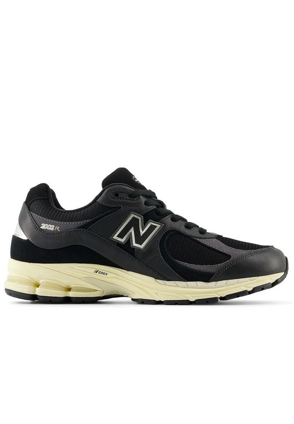 Buty New Balance M2002RIB - czarne. Okazja: na co dzień. Kolor: czarny. Materiał: guma, zamsz, skóra. Szerokość cholewki: normalna. Sport: bieganie
