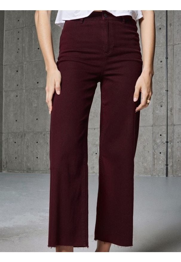 Sinsay - Jeansy culotte - bordowy. Kolor: czerwony