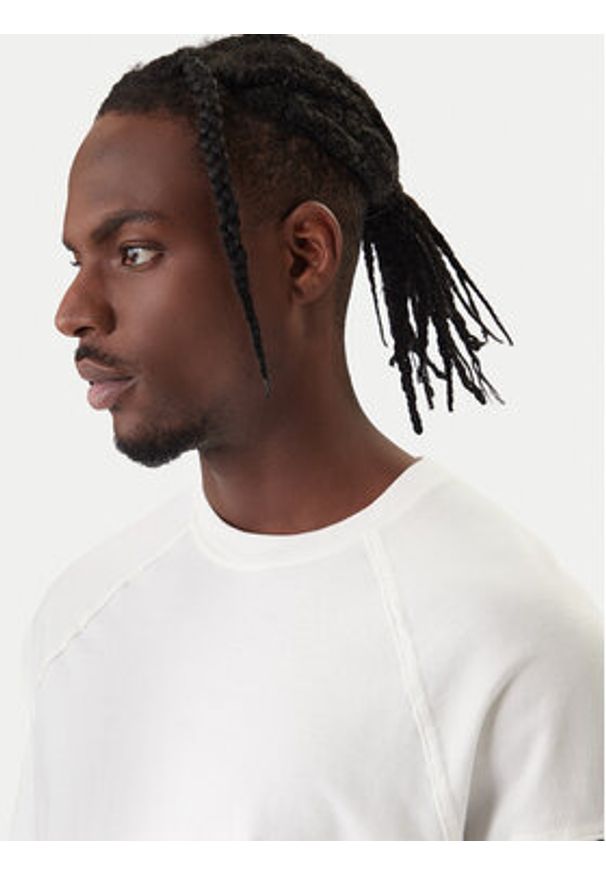 C.P. Company T-Shirt 20CMSS034A002246G Écru Regular Fit. Materiał: bawełna