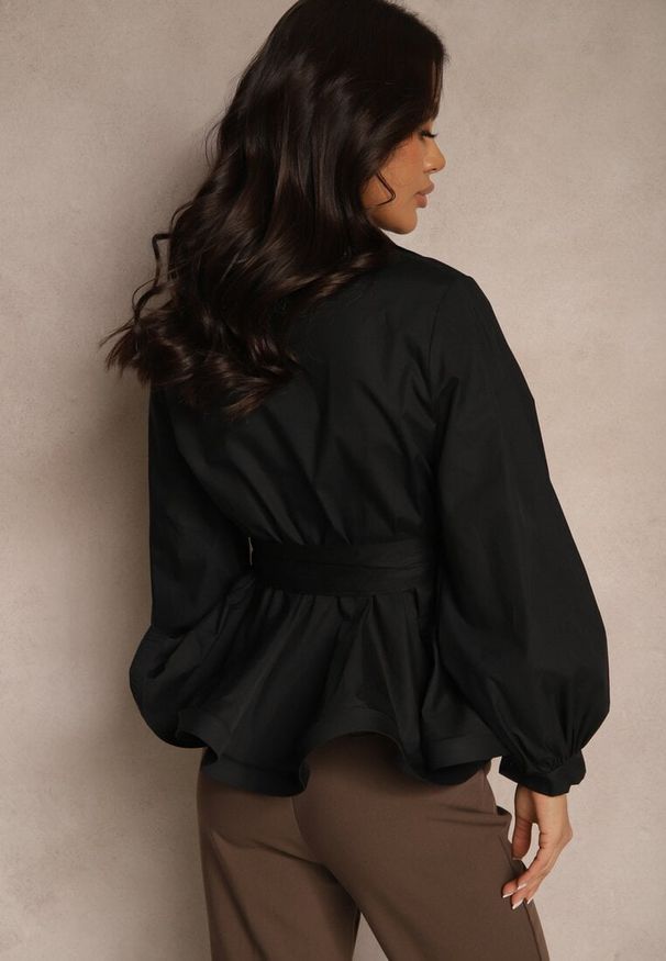 Renee - Czarna Koszula Wiązana w Talii Paskiem Laniviel. Kolor: czarny