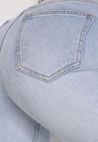 Born2be - Niebieskie Jeansy o Fasonie Slouchy z Wysokim Stanem Zarinvia. Okazja: na co dzień, na spotkanie biznesowe, do pracy. Stan: podwyższony. Kolor: niebieski. Styl: casual, biznesowy, klasyczny #6