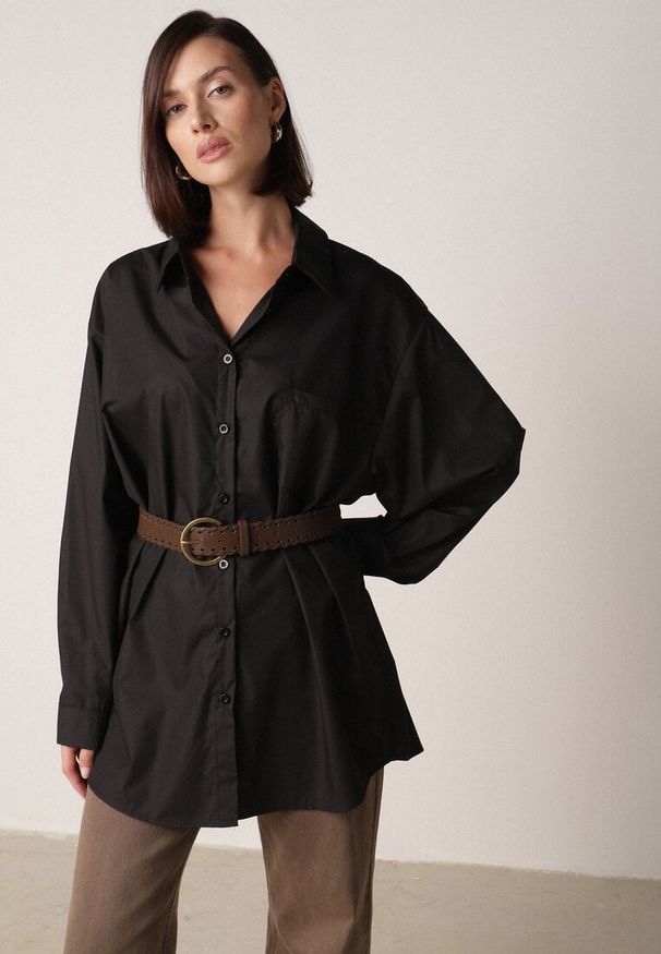 Born2be - Czarna Długa Koszula Oversize z Bawełny i Wiskozy z Paskiem z Klamrą Thessalonike. Okazja: na co dzień. Kolor: czarny. Materiał: wiskoza, bawełna. Długość: długie. Styl: casual