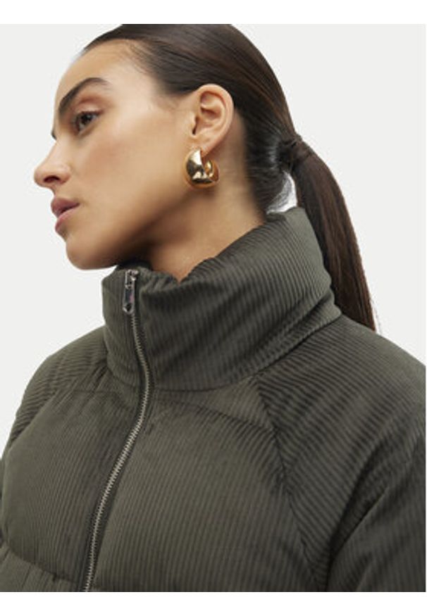 Vero Moda Kurtka zimowa Debbie Sofia 10314894 Szary Regular Fit. Kolor: szary. Materiał: syntetyk. Sezon: zima