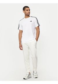 Adidas - adidas Koszulka techniczna Train Essentials 3-Stripes IB8151 Biały Regular Fit. Kolor: biały. Materiał: syntetyk #5