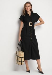 Born2be - Czarna Bawełniana Sukienka Koszulowa na Krótki Rękaw z Dodatkowym Paskiem Callira. Okazja: na spacer, na co dzień. Kolor: czarny. Materiał: bawełna. Długość rękawa: krótki rękaw. Typ sukienki: koszulowe. Styl: casual, elegancki #6