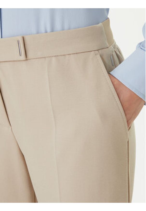 BOSS Spodnie materiałowe Tapria 50556341 Beżowy Slim Fit. Kolor: beżowy. Materiał: syntetyk