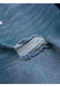 Ombre Clothing - Krótkie męskie spodenki jeansowe z przetarciami i podwiniętą nogawką – niebieskie V2 OM-SRDS-0186 - XXL. Okazja: na co dzień. Kolor: niebieski. Materiał: jeans. Długość: krótkie. Wzór: aplikacja. Sezon: lato. Styl: casual #4