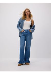 Reserved - Jeansy z falbankami - niebieski. Kolor: niebieski #1
