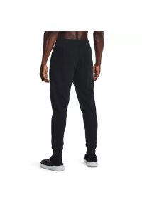 Under Armour UA RIVAL TERRY JOGGER Spodnie dresowe męskie. Okazja: na co dzień. Kolor: czarny. Materiał: dresówka. Wzór: gładki. Styl: sportowy, klasyczny, casual #4