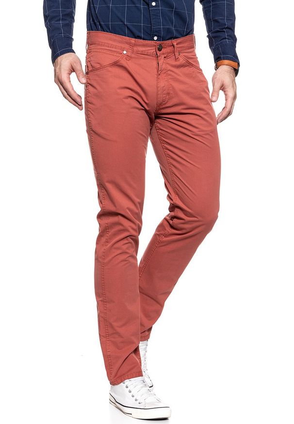Wrangler - WRANGLER SPODNIE MĘSKIE GREENSBORO SPICE W15QLL89T. Materiał: materiał