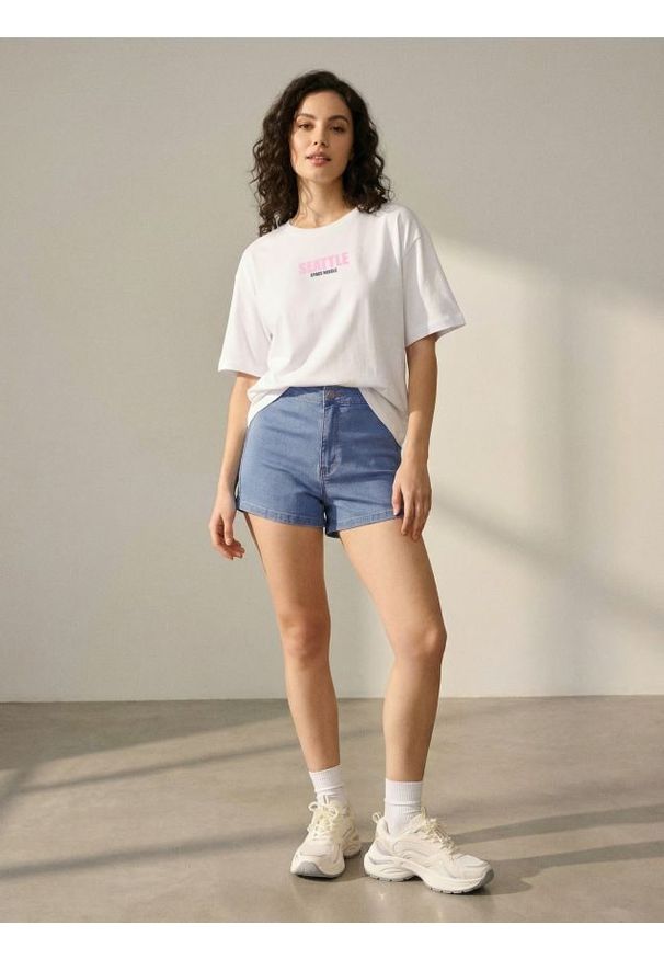 Sinsay - Szorty jeansowe high waist - niebieski. Stan: podwyższony. Kolor: niebieski. Materiał: jeans