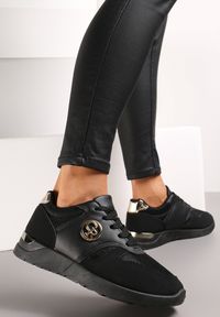 Renee - Czarne Sneakersy Ozdobione Metalicznymi Wstawkami Dabriele. Nosek buta: okrągły. Zapięcie: sznurówki. Kolor: czarny. Materiał: materiał. Wzór: aplikacja. Obcas: na obcasie. Wysokość obcasa: niski #2