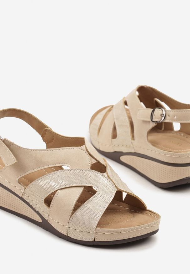 Born2be - Beżowe Sandały Vices z Ozdobnymi Paskami Oviama. Okazja: na co dzień. Zapięcie: pasek. Kolor: beżowy. Styl: elegancki, casual