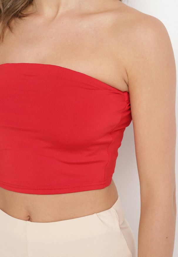 Born2be - Czerwony Dopasowany Top z Gumką na Plecach Arohia. Kolor: czerwony. Długość rękawa: bez rękawów. Sezon: wiosna, lato
