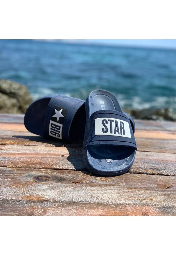 Big-Star - Granatowe Klapki Big Star Męskie Wodoodporne Buty. Kolor: niebieski. Wzór: napisy. Styl: wakacyjny