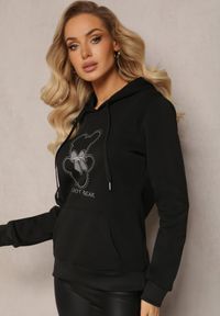 Renee - Czarna Bluza Kangurka ze Ściągaczami z Nadrukiem i Polarem Simunsa. Kolor: czarny. Materiał: polar. Wzór: nadruk. Styl: klasyczny #5